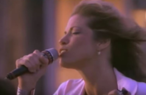 Carly Simon - 'Nobody Does It Better' Live at Martha's Vineyard in 1987