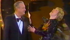 Rodney Dangerfield Tells a Joke at the 1981 Grammy's and Anne Murray Can't Stop Laughing